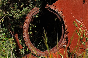 Rusty_porthole_1_web-X